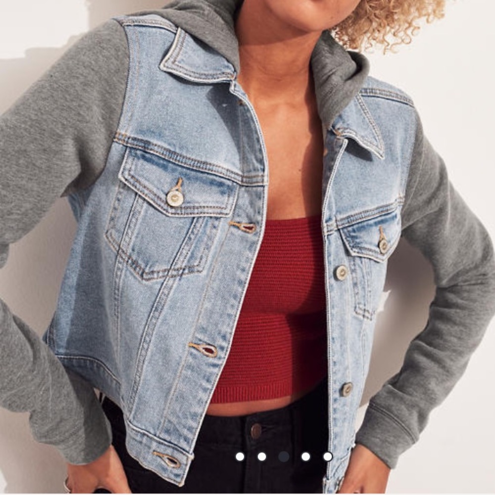 Hollister Cropped Jean Jacket- CANT MISS DEAL!